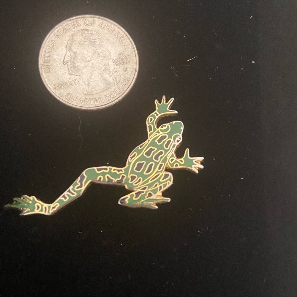 vintage William Wm. Spear 1986 enamel Tree Frog brooch pin